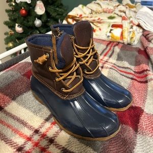 USED SOLD AS IS women’s sperry boots!